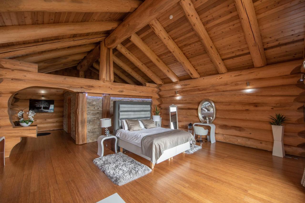 The Log Cabins At The Vu Батгэйт Экстерьер фото