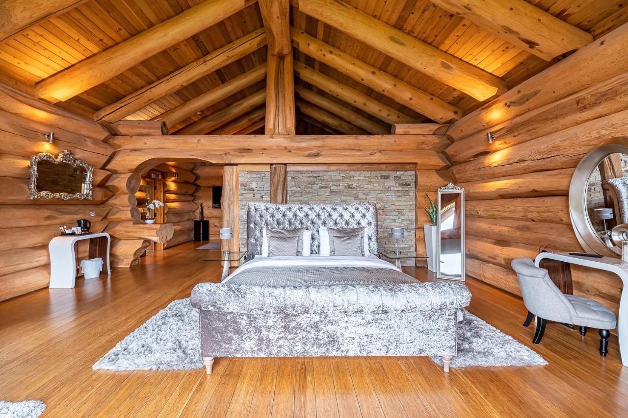 The Log Cabins At The Vu Батгэйт Экстерьер фото