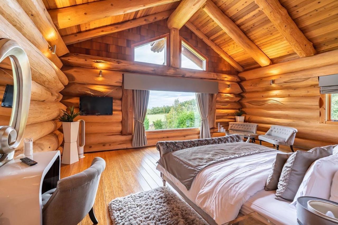 The Log Cabins At The Vu Батгэйт Экстерьер фото